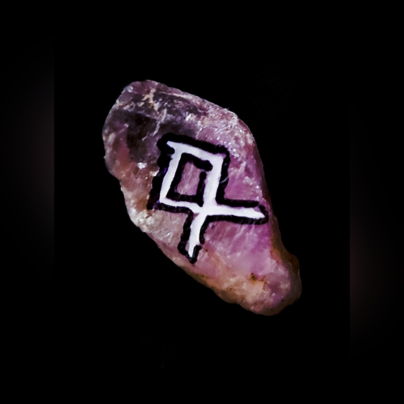 Amethyst Handmade Runestone Set - Nordic Heathen Runes - Pagan Alter Supplies - Picture 4 of 4
